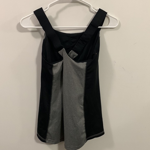 C9 by Champion Duo Dry athletic top Size 8, built in bra, good condition - Picture 2 of 7